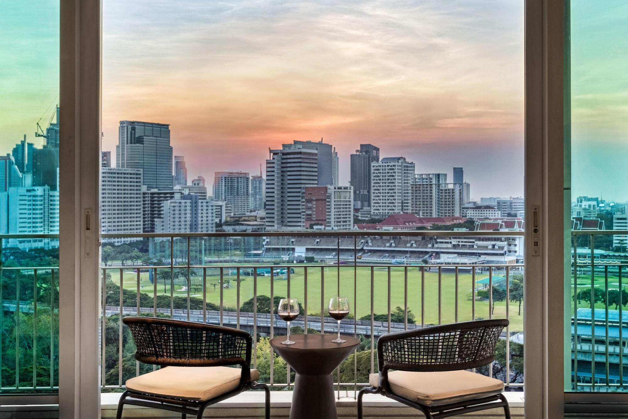 Dusit Suites Hotel Ratchadamri, Bangkok Eksteriør billede View from the hotel