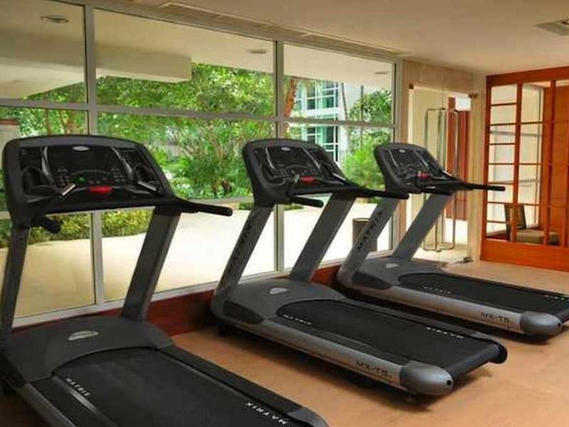 Dusit Suites Hotel Ratchadamri, Bangkok Faciliteter billede Treadmills in a gym