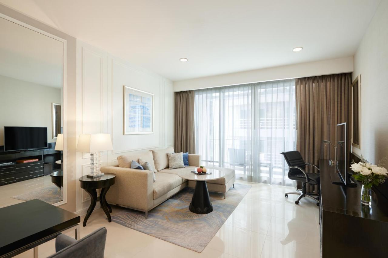 Dusit Suites Hotel Ratchadamri, Bangkok Eksteriør billede A living room in a serviced apartment in Singapore