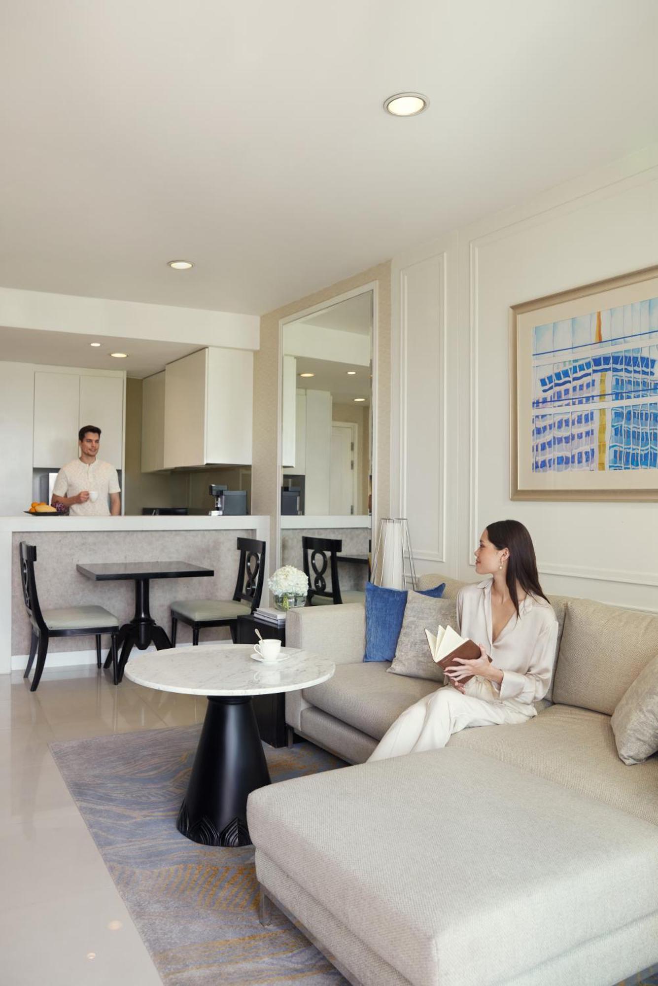 Dusit Suites Hotel Ratchadamri, Bangkok Eksteriør billede A living room at The Ritz-Carlton, DIFC