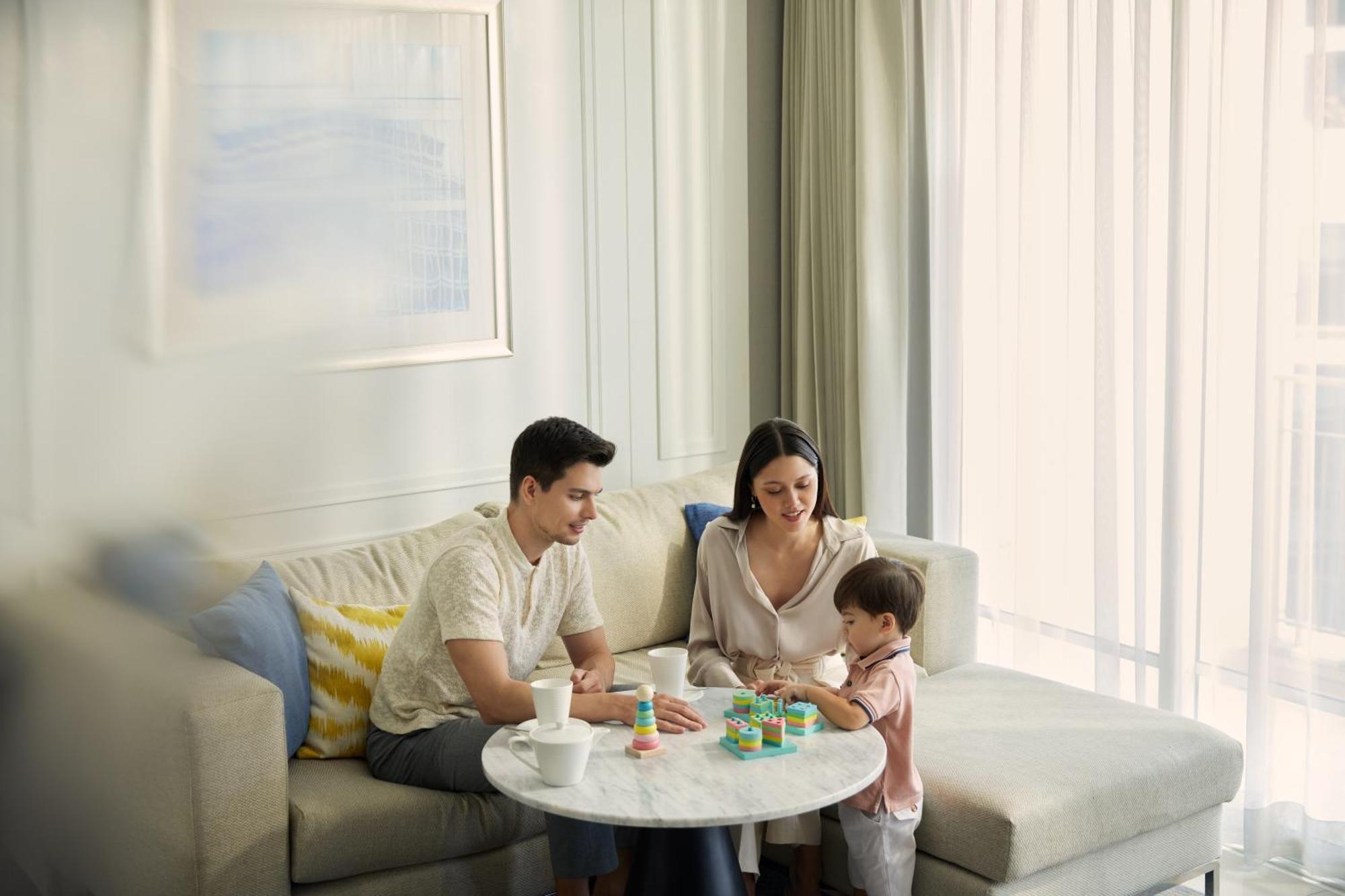 Dusit Suites Hotel Ratchadamri, Bangkok Eksteriør billede Family at home
