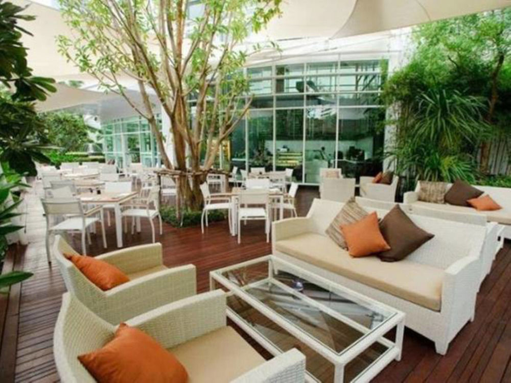 Dusit Suites Hotel Ratchadamri, Bangkok Eksteriør billede The interior of the hotel