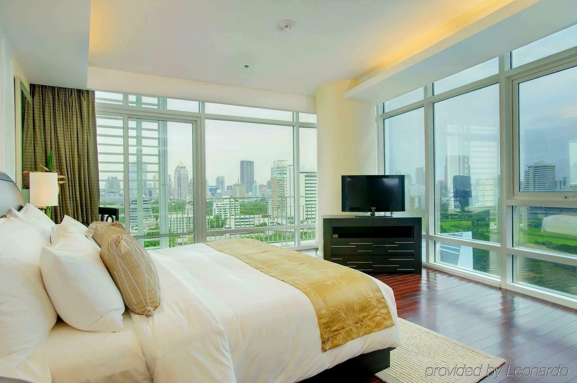 Dusit Suites Hotel Ratchadamri, Bangkok Værelse billede A bedroom at The Residences at Greenbelt