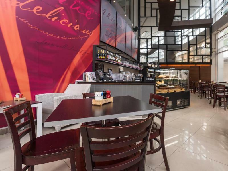 Dusit Suites Hotel Ratchadamri, Bangkok Eksteriør billede Interior of a typical café